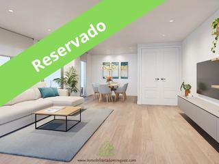 Pis a Avenida de la fama 15. Excelente piso exterior en venta con garaje en avd. la fama