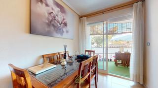 Appartement à Calle madre maría séiquer 12. Piso tipo duplex como a estrenar con 2 terrazas, trastero y gara