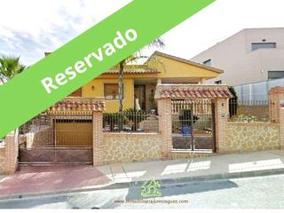 Xalet a Avenida picos de europa 0. Chalet en venta semiamueblado de 360 m2 con piscina a muy buen p