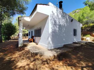 Casa in Buñol. Chalet independiente en buñol  tu refugio en la montaña!descubre