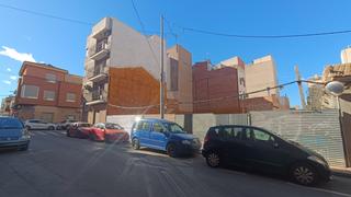 Terrain résidentiel à Calle madrid 33. Terreno urbano en venta en alcantarilla
