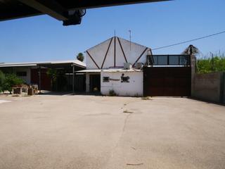 Bâtiment à usage industriel à Barrio del Progreso. Se venden naves con parcela de 2.868 m2 en senda de los garres