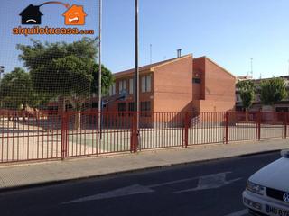 Location Local commercial  Calle esperanza. Se alquila local comercial frente a colegio de santiago el mayor