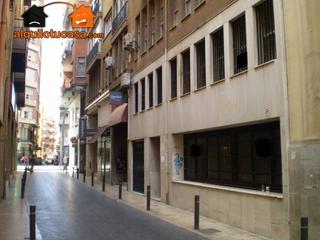 Lloguer Local Comercial a La Catedral. Local centrico para cualquier tipo de actividad