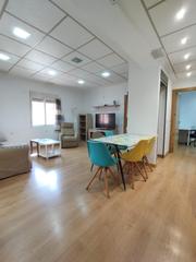 Miete Etagenwohnung in El Carmen. Se alquila piso reformado para estudiantes