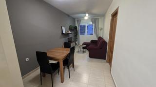 Location Appartement à Alberca. Se alquila buen piso en la alberca libre para 1 de enero 2026