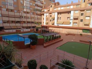 Lloguer Pis a San Antón. Se alquila magnifica vivienda con piscina comunitaria