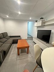 Lloguer Pis a Santa Maria de Gracia. Se alquila vivienda reformada con terraza privada entre avd de l