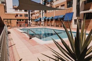 Miete Appartement  Calle del pilar. Alquilamos esta maravilla de apartamento ideal para sanitarios d