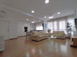 Location Appartement  Avenida avenida constitución. Coqueto piso frente corte inglés posibilidad de alquiler para es