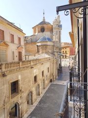 Rent Flat  Calle azucaque. Piso frente catedral