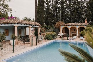 Chalet à Guadalupe. Ponemos a la venta este precioso y peculiar chalet con piscina p