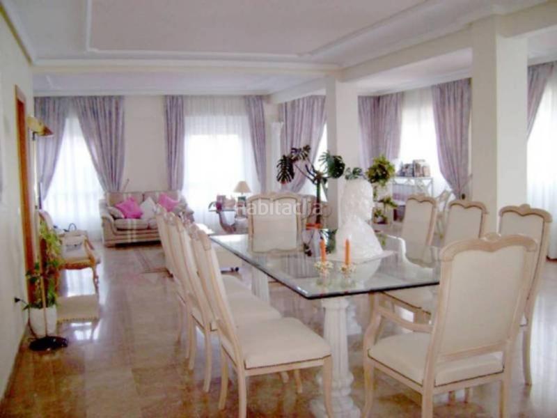 Foto 18bb09f1-c3bc-474f-b007-c50bc791f46f. Alquiler chalet  de alto standing primera linea en Campello (el)