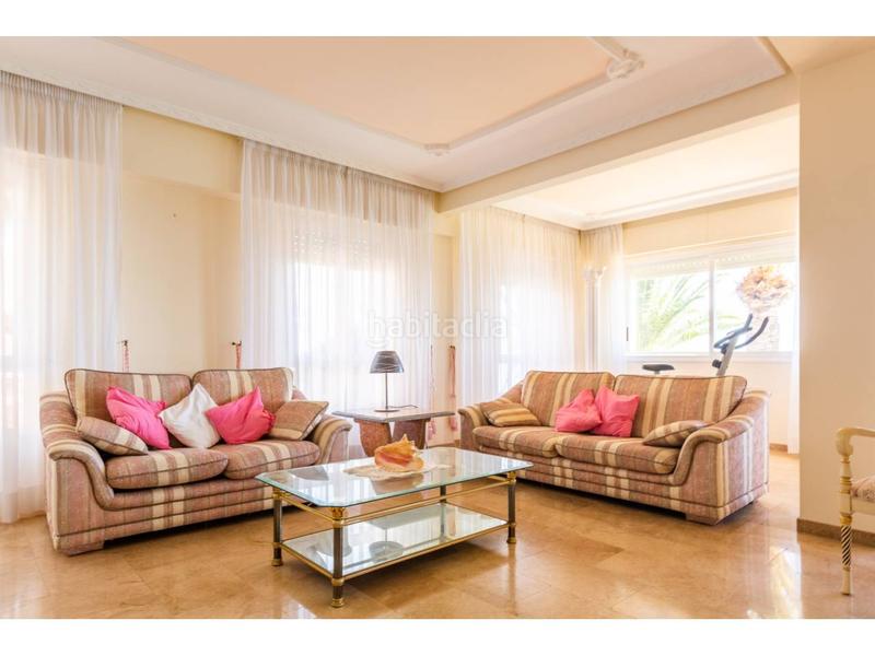 Foto 74dfcbdb-e62c-4a5d-8a09-981536b4d288. Alquiler chalet  de alto standing primera linea en Campello (el)