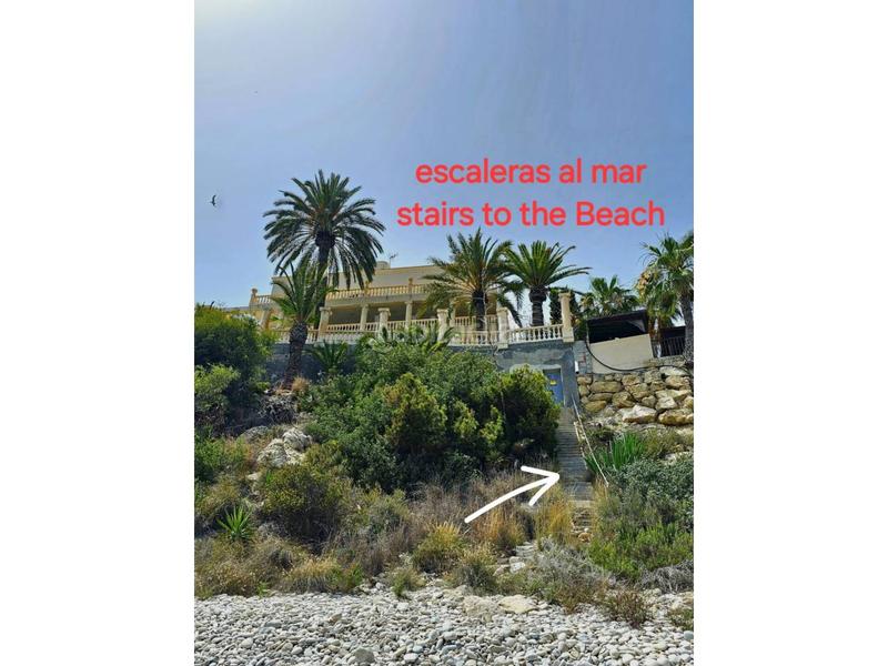 Foto b0a70b4d-2bdb-4657-8fda-155458b39c50. Alquiler chalet  de alto standing primera linea en Campello (el)