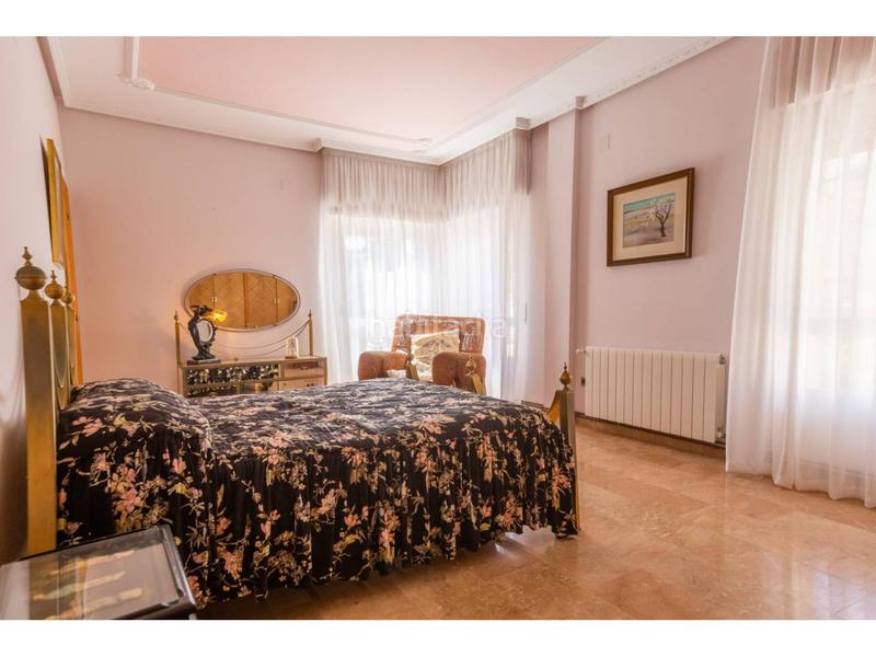 Foto 586beea3-8c03-4248-8544-b6a1da53c320. Rent chalet with heating parking pool in Pueblo Español-Coveta Fumá Campello (el)