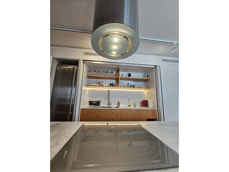 Foto 18a17cdd-deb9-4e46-84f3-d1726bd1ddb6. Location attique dans Mercado Alicante