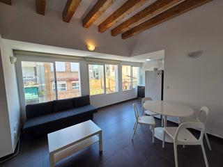 Affitto Appartamento in Carolinas Bajas. Atico de 1 habitacion, edf con ascensor cerca del centro