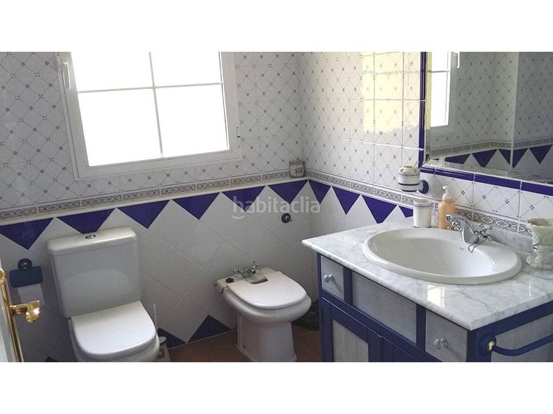 Foto a1bf71ca-e181-48a5-ba07-5bc75f663756. Chalet  en venta en Petrer