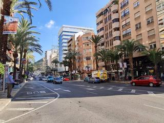 Location Appartement  Poeta campos vasallo. Al lado de alfonso el sabio con garaje y terraza comunitaria en
