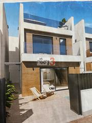 Casa adossada a San Pedro del Pinatar. Adosado en venta en san pedro del pinatar, 3 dormitorios.
