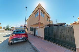 Casa aparellada a Santiago de La Ribera