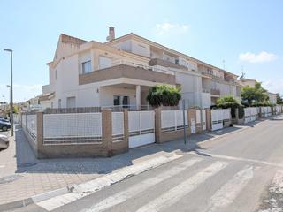 Casa aparellada a San Cayetano. Chalet pareado en san cayetano