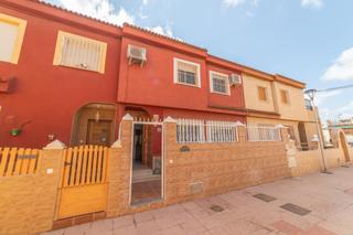 Casa adossada a Santiago de La Ribera