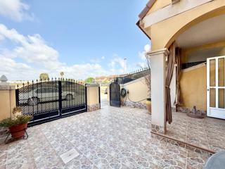 Maison jumelée à Los Peñascos-El Salero-Los Imbernones. Casa de 4 habitaciones en venta en san pedro del pinatar