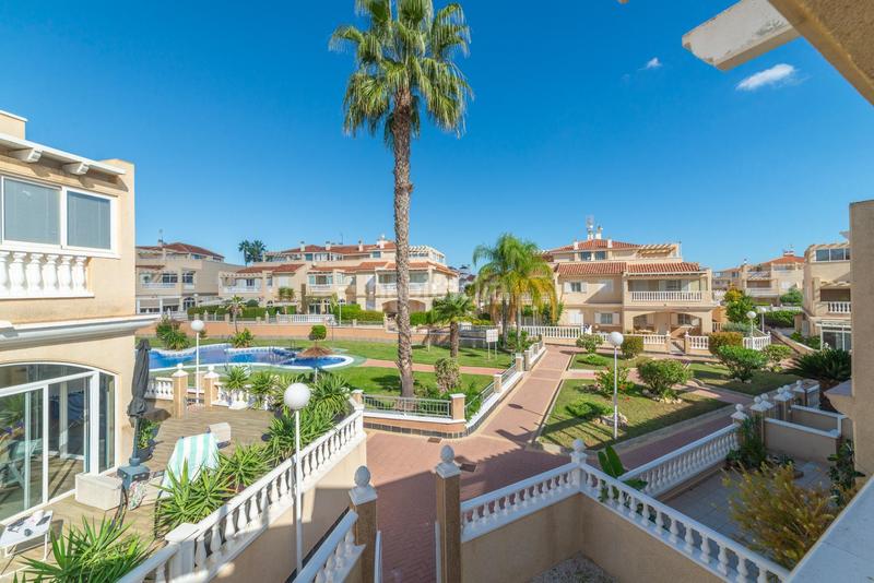 Foto 807958a7-5a06-4207-b0c9-e816a675e2a3. Casa aparellada amb piscina a Zeniamar - Horizonte - La Campana Orihuela