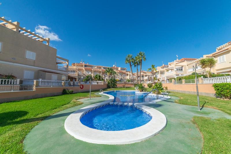 Foto c30be856-0365-4270-a8e5-cbbbe777c2d9. Doppelhaus mit pool in Zeniamar - Horizonte - La Campana Orihuela