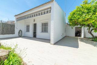 Casa aparellada a Santiago de La Ribera
