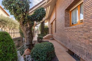 Xalet a Súria. Chalet independiente con jardín y piscina privados en suria