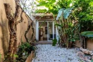 Casa adossada  Carrer sant honorat de. Casa esquinera de 200m con jardín en el centro de sabadell