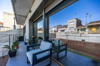 Casa  Calle passatge vilanova. Creu alta  espectacular casa con patio con piscina y ascensor!!