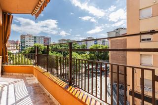 Pis  Calle de lusitània. Piso de 3 habitaciones, junto al c.a.p. de la concordia