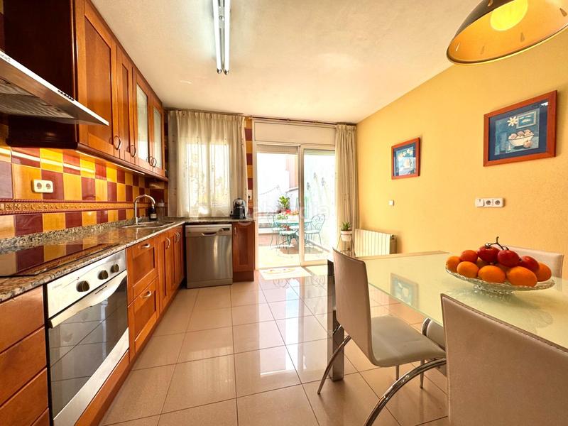 Foto 2801da6a-f6f8-481f-8826-60bdc5a4baa6. Reihenhaus mit heizung parking in Gràcia Sabadell