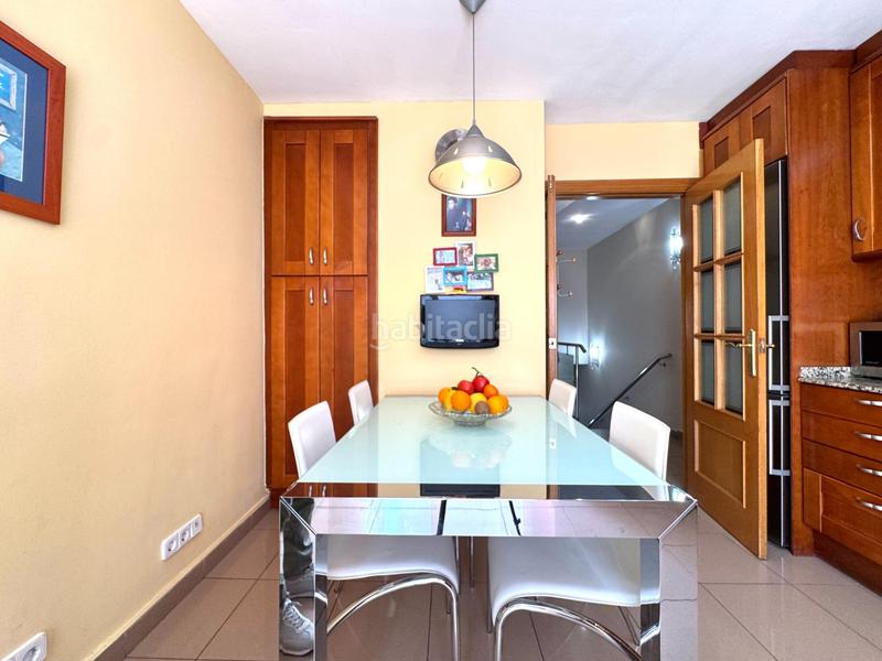 Foto e99cad17-e665-4df0-87b2-6b606a3ab957. Reihenhaus mit heizung parking in Gràcia Sabadell