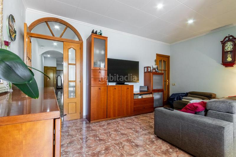 Foto 88d23093-00ac-4203-80d9-f42fd373584d. Haus mit heizung parking in Creu Alta Sabadell