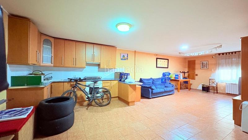 Foto c5636d0a-f86d-4b7c-8817-0f8e8f8a5d7d. Casa amb calefacció aparcament a Can Puiggener Sabadell