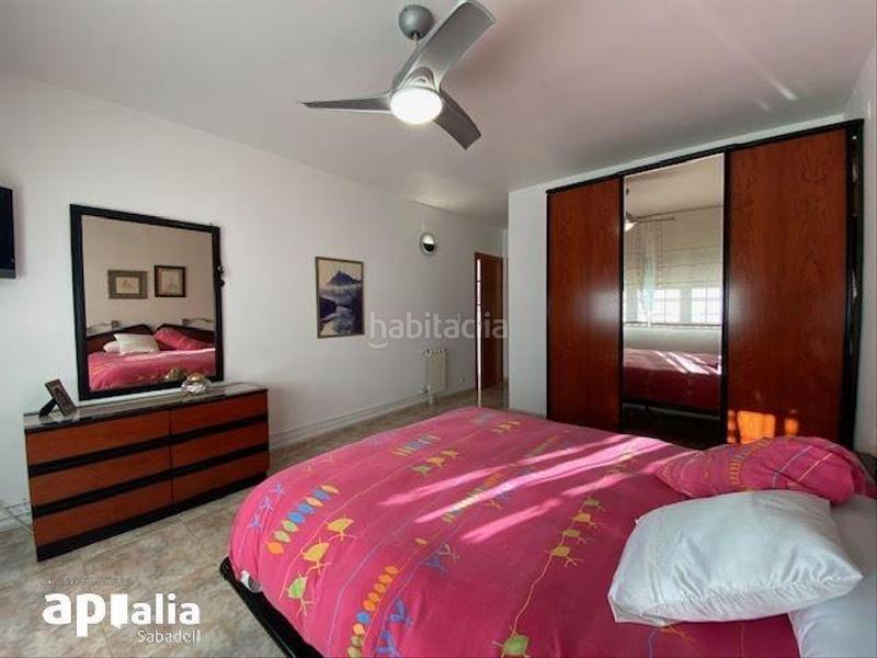 Foto d18f9c09-c58a-4b0d-942f-cd3aa90df03e. Chalet con riscaldamento parcheggio piscina in Castellarnau Sabadell