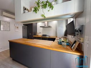 Maison  Calle d'antoni cusidó. Espectacular casa con patio y garaje en el corazón de la creu at