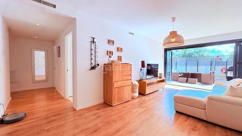 Foto 00bfaeb2-f854-43e2-a56a-75a50bd15a8a. Planta baixa amb calefacció aparcament piscina a Castellar del Vallès