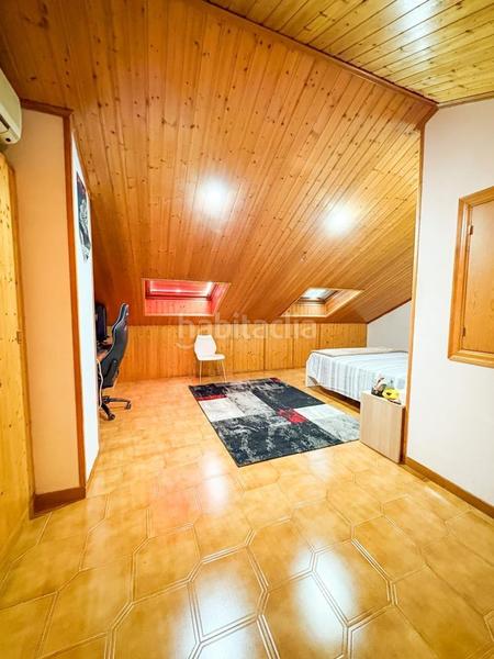 Foto 2a7dda76-d896-4309-a5b7-7366917908ae. Casa adosada espaciosa casa adosada, de 5 habitaciones, patio y sótano. en Castellar del Vallès