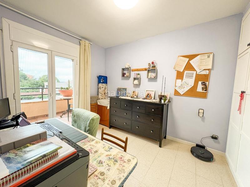 Foto 52b884cd-89de-40b3-a599-b08586b26de1. Casa adosada espaciosa casa adosada, de 5 habitaciones, patio y sótano. en Castellar del Vallès