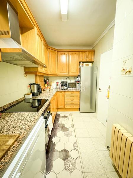 Foto 61b9dc46-22ad-48dc-903f-00ac9c604025. Casa adosada espaciosa casa adosada, de 5 habitaciones, patio y sótano. en Castellar del Vallès