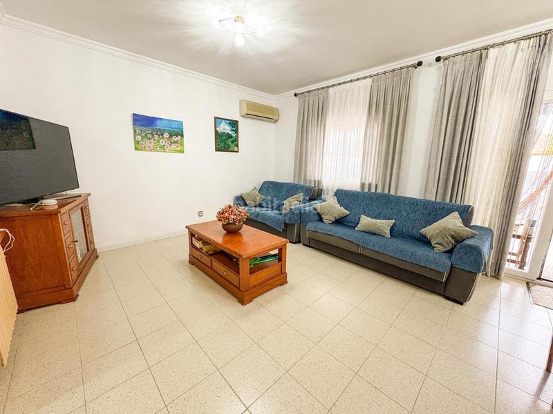 Foto d8ea424a-dee8-48a0-ad32-d488c1610284. Casa adosada espaciosa casa adosada, de 5 habitaciones, patio y sótano. en Castellar del Vallès