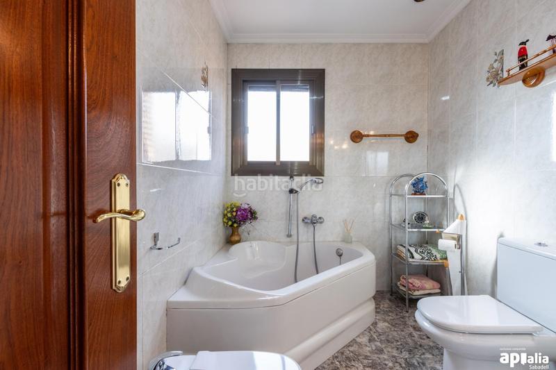 Foto 28bc9553-d17a-4da8-9e78-28fa9c9b081c. Casa adosada  unifamiliar a Can Rull en Sabadell