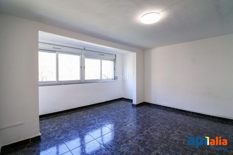 Foto 6d0a5584-6640-446c-b0e6-0a547c19e1cd. Flat with heating in Torre-romeu Sabadell