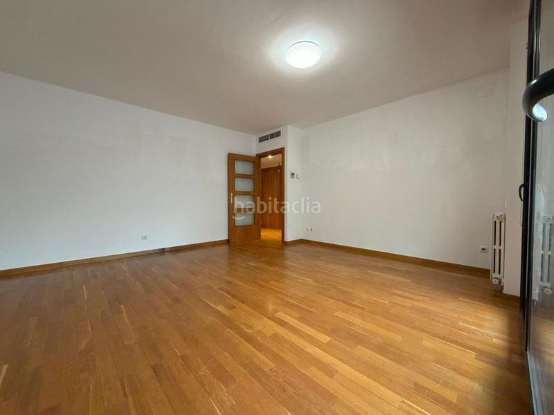 Foto 7350d333-d9c4-47b0-88df-ceb3a6886aa5. Piso calidad mañero en el centro 3 habitaciones, 2 baños y terraza de 11 m2 en Sabadell